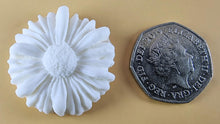 12 x Edible 3D 35mm Daisies, Daisy Flowers, icing toppers, cake cupcakes decorations T081