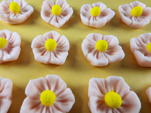 12 x Edible 3D 20mm flowers icing toppers, cake cupcakes decorations T105