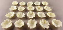 20 x Edible 3D 25mm Buttercup flowers icing toppers, cake cupcakes decorations T045
