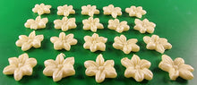 20 x Edible 3D 20mm flower flowers icing toppers, cake cupcakes decorations T034