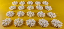 20 x Edible 3D 20mm daisies daisy flowers icing toppers, cake cupcakes decorations T016