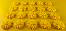 20 x Edible 3D 20mm daisies daisy flowers icing toppers, cake cupcakes decorations T016