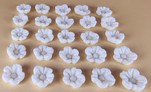 30 x Edible 3D 17mm flower flowers icing toppers, cake cupcakes decorations T006
