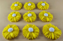 12 x Edible 3D 35mm Daisies Daisy flowers icing toppers, cake cupcakes T118