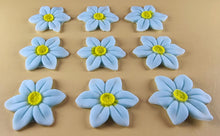 9 x Edible 3D 40mm Wild daffodil Flowers icing toppers, cake cupcakes T121