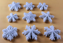 9 x Edible 3D 30mm Snowflakes Snow icing toppers, cake cupcakes decorations T063