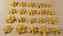 20 x Edible 3D 20mm Small Snowflakes icing toppers, cake cupcakes decorations T062