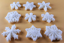9 x Edible 3D 30mm Snowflakes Snow icing toppers, cake cupcakes decorations T063