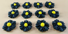 12 x Edible 3D 15mm Daisies Daisy flowers icing toppers, cake cupcakes T114