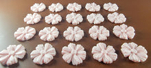 20 x Edible 3D 25mm daisies daisy flowers icing toppers, cake cupcakes decorations T014