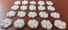 20 x Edible 3D 25mm daisies daisy flowers icing toppers, cake cupcakes decorations T014