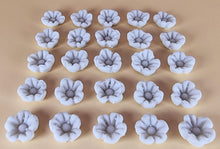 30 x Edible 3D 17mm flower flowers icing toppers, cake cupcakes decorations T006