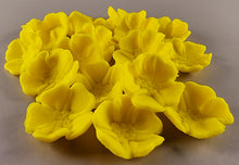 20 x Edible 3D 25mm Buttercup flowers icing toppers, cake cupcakes decorations T045