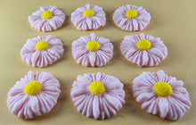 12 x Edible 3D 35mm Daisies Daisy flowers icing toppers, cake cupcakes T118