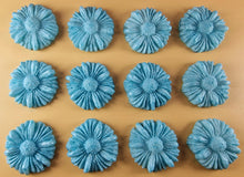 12 x Edible 3D 35mm Daisies, Daisy Flowers, icing toppers, cake cupcakes decorations T081