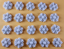 20 x Edible 3D 15mm daisies daisy flowers icing toppers, cake cupcakes decorations T017