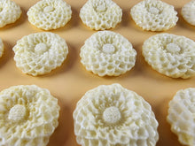 15 x Edible 3D Large Dahlia flowers, icing toppers, cake cupcakes decorations T078