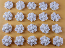 20 x Edible 3D 15mm daisies daisy flowers icing toppers, cake cupcakes decorations T017