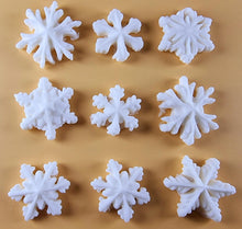 9 x Edible 3D 30mm Snowflakes Snow icing toppers, cake cupcakes decorations T063
