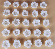 30 x Edible 3D 17mm flower flowers icing toppers, cake cupcakes decorations T006