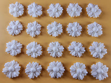 20 x Edible 3D 15mm daisies daisy flowers icing toppers, cake cupcakes decorations T017