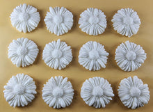 12 x Edible 3D 35mm Daisies, Daisy Flowers, icing toppers, cake cupcakes decorations T081