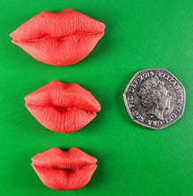 20 x Edible 3D 25mm Mixed Size Lips icing toppers, cake cupcakes decorations T050