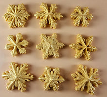 9 x Edible 3D 30mm Snowflakes Snow icing toppers, cake cupcakes decorations T063