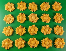 20 x Edible 3D 30mm daisies daisy flowers icing toppers, cake cupcakes decorations T015