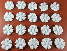 20 x Edible 3D 25mm daisies daisy flowers icing toppers, cake cupcakes decorations T014