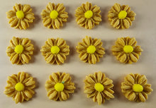 12 x Edible 3D 15mm Daisies Daisy flowers icing toppers, cake cupcakes T114