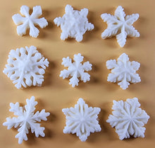 9 x Edible 3D 30mm Snowflakes Snow icing toppers, cake cupcakes decorations T063