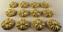 12 x Edible 3D 35mm Daisies, Daisy Flowers, icing toppers, cake cupcakes decorations T081