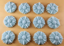 12 x Edible 3D 35mm Daisies, Daisy Flowers, icing toppers, cake cupcakes decorations T081