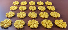 20 x Edible 3D 25mm daisies daisy flowers icing toppers, cake cupcakes decorations T014