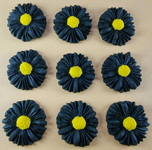 12 x Edible 3D 35mm Daisies Daisy flowers icing toppers, cake cupcakes T118