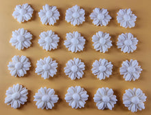 20 x Edible 3D 15mm daisies daisy flowers icing toppers, cake cupcakes decorations T017