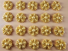 20 x Edible 3D 15mm daisies daisy flowers icing toppers, cake cupcakes decorations T017