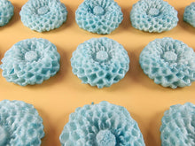 15 x Edible 3D Large Dahlia flowers, icing toppers, cake cupcakes decorations T078