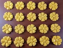 20 x Edible 3D 25mm daisies daisy flowers icing toppers, cake cupcakes decorations T014