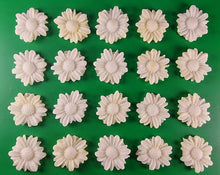20 x Edible 3D 30mm daisies daisy flowers icing toppers, cake cupcakes decorations T015