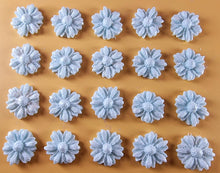 20 x Edible 3D 15mm daisies daisy flowers icing toppers, cake cupcakes decorations T017