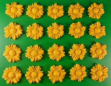 20 x Edible 3D 30mm daisies daisy flowers icing toppers, cake cupcakes decorations T015