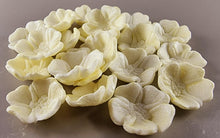 20 x Edible 3D 25mm Buttercup flowers icing toppers, cake cupcakes decorations T045