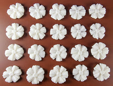 20 x Edible 3D 25mm daisies daisy flowers icing toppers, cake cupcakes decorations T014