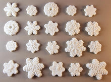 20 x Edible 3D 30mm Mixed Size Snowflakes icing toppers, cake cupcakes decorations T054