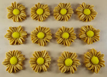 12 x Edible 3D 30mm Daisies Daisy flowers icing toppers, cake cupcakes T117