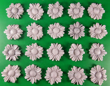 20 x Edible 3D 30mm daisies daisy flowers icing toppers, cake cupcakes decorations T015