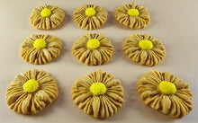 12 x Edible 3D 35mm Daisies Daisy flowers icing toppers, cake cupcakes T118