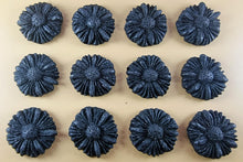 12 x Edible 3D 35mm Daisies, Daisy Flowers, icing toppers, cake cupcakes decorations T081